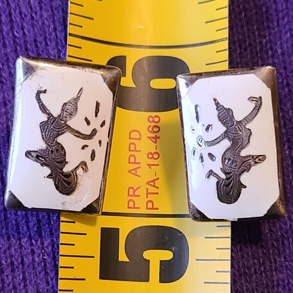 Siam Sterling Silver 925 White Enamel Dancer Screw Back Earrings Estate - Picture 4 of 7